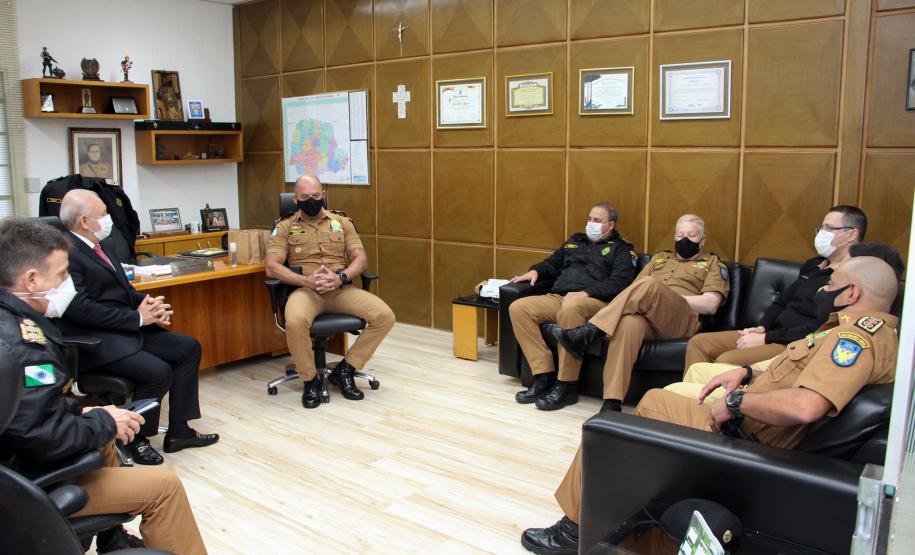 Alto Comando da Polícia Militar recebe visita de cortesia do Presidente da ALEP