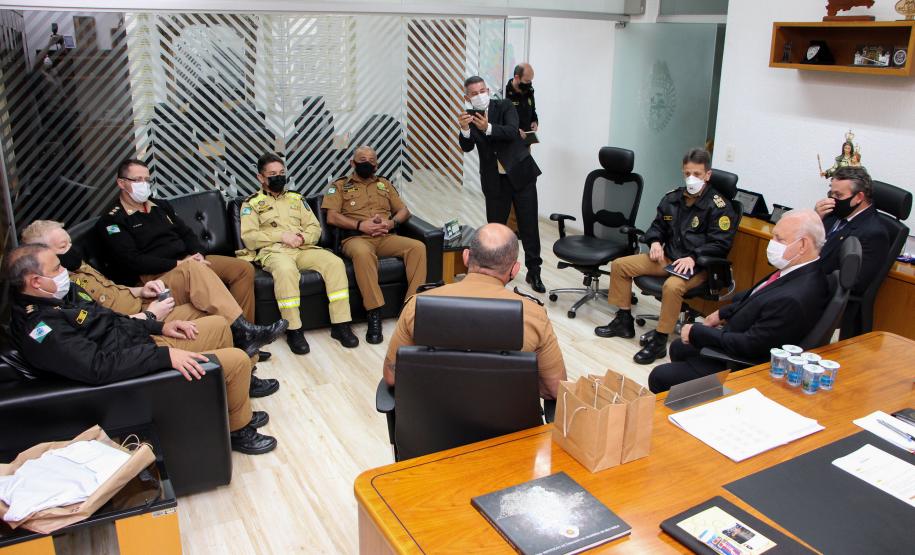 Alto Comando da Polícia Militar recebe visita de cortesia do Presidente da ALEP
