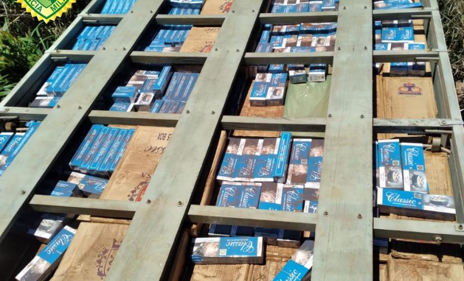 Caminhão com R$ 625 mil em cigarros contrabandeados é apreendido pela PM em Figueiras do Oeste (PR)
