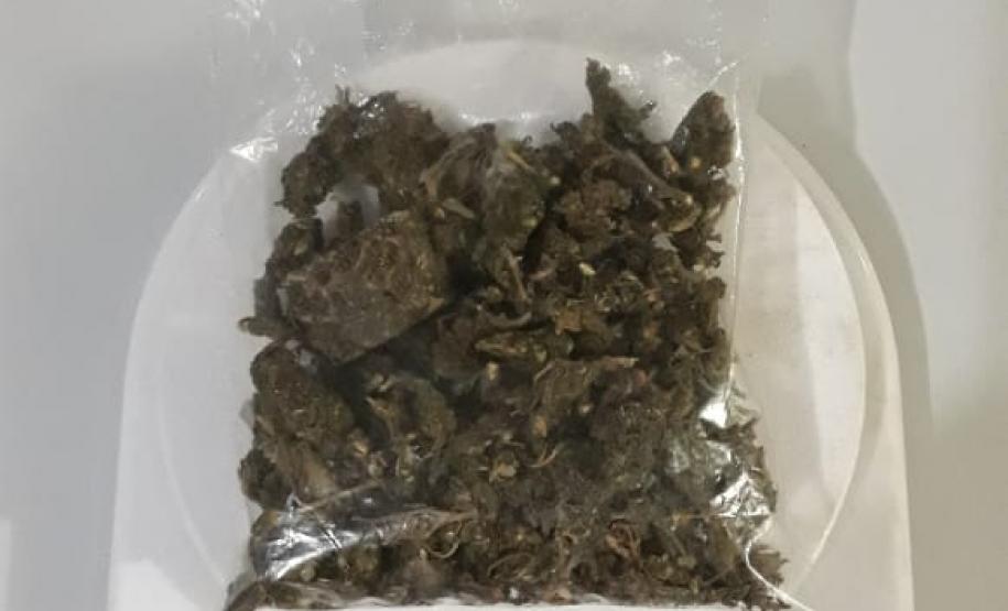 No Norte Pioneiro paranaense, PM encaminha sete pessoas, apreende maconha, cocaína e cigarros contrabandeados