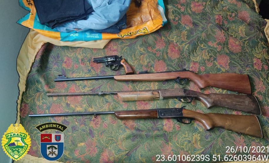 Força Verde encaminha suspeito de comercializar carne de animais silvestres em Jandaia do Sul; Quatro armas de fogo foram apreendidas na ação