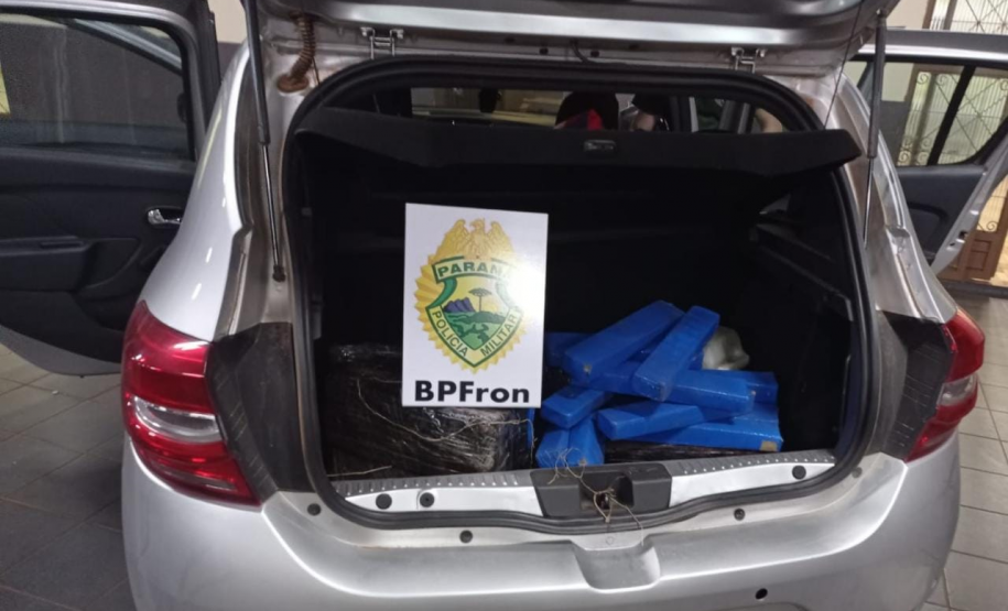BPFRON apreende mais de 200 quilos de maconha, arma de fogo e carro roubado no Oeste do estado