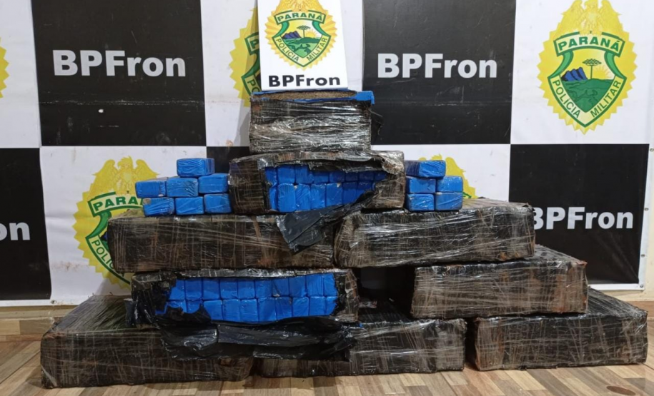 BPFRON apreende mais de 200 quilos de maconha, arma de fogo e carro roubado no Oeste do estado