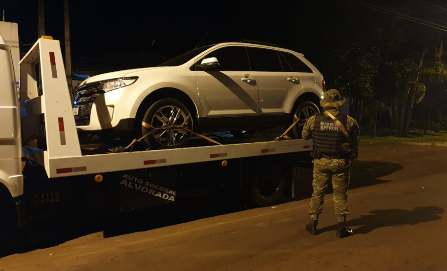 BPFRON apreende mais de 200 quilos de maconha, arma de fogo e carro roubado no Oeste do estado