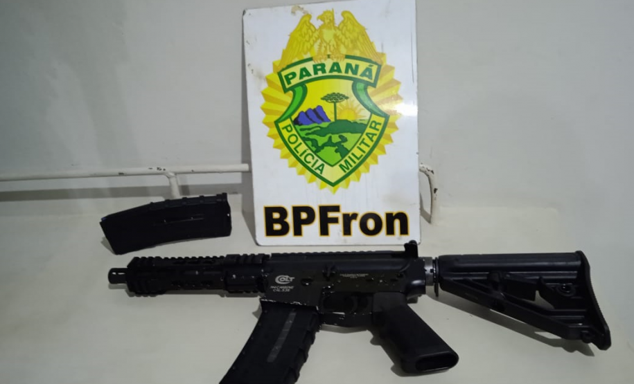 BPFRON apreende mais de 200 quilos de maconha, arma de fogo e carro roubado no Oeste do estado