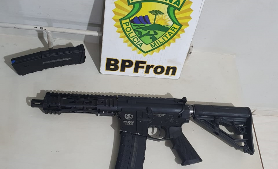 BPFRON apreende mais de 200 quilos de maconha, arma de fogo e carro roubado no Oeste do estado