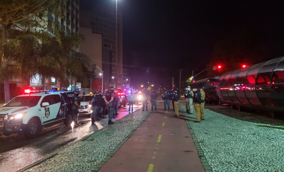 AIFU fecha três estabelecimentos comerciais e aplica 14 autuações administrativas em Curitiba