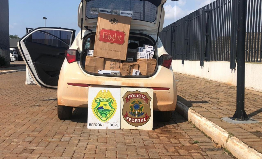 BPFron prende duas pessoas e apreende cigarros, produtos contrabandeados e 57 pedras de crack no Oeste do estado