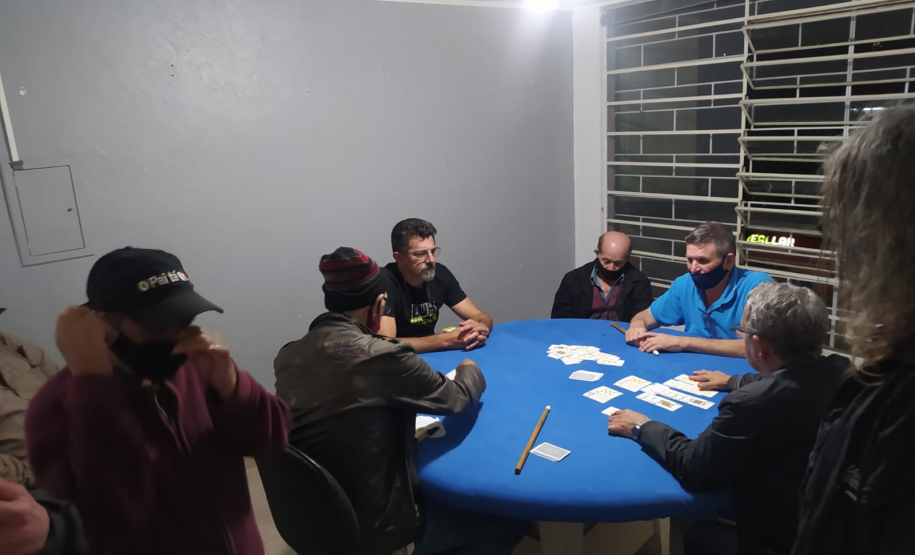 Cigarros contrabandeados e máquinas de jogos de azar são apreendidos pela AIFU em Curitiba