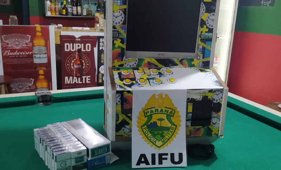 Cigarros contrabandeados e máquinas de jogos de azar são apreendidos pela AIFU em Curitiba