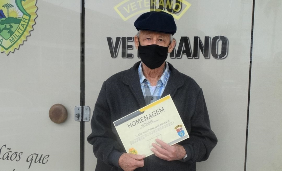 Centro de Operações Policiais Militares (COPOM) recebe visita de subtenente que está há 36 anos na Reserva Remunerada