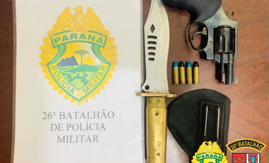 Cinco pessoas são encaminhadas e uma arma de fogo e drogas são apreendidos pela PM nos Campos Gerais