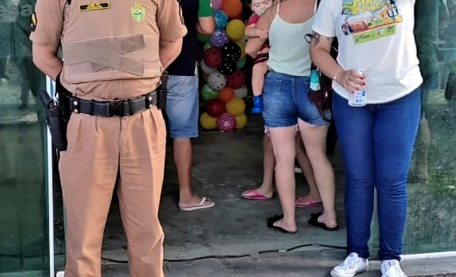 PM participa de festa de dia das crianças em Antonina (PR)
