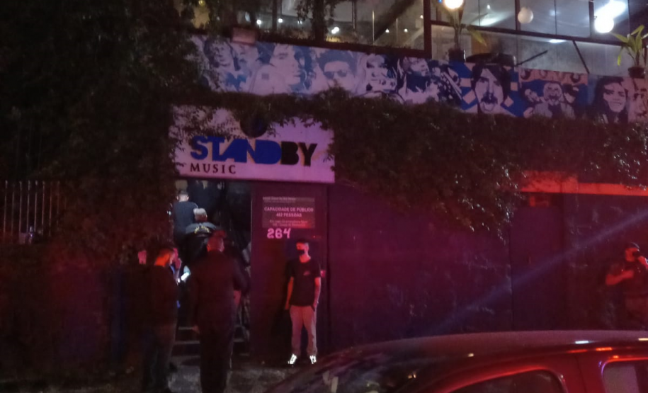 Fiscalização fecha sete estabelecimentos e aplica R$ 495,5 mil em multas em Curitiba