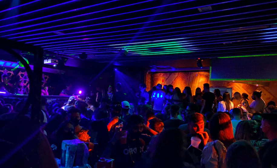 Fiscalização fecha sete estabelecimentos e aplica R$ 495,5 mil em multas em Curitiba