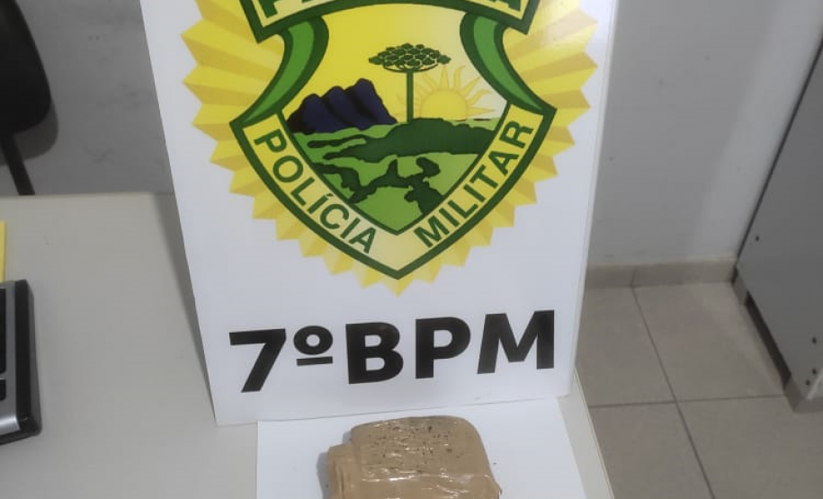 PM prende cinco pessoas, apreende mais de 100 gramas de maconha e recupera objeto furtado no Noroeste do estado