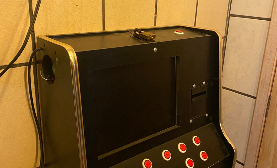 AIFU apreende três máquinas caça-níquel e um simulacro durante operação em Curitiba