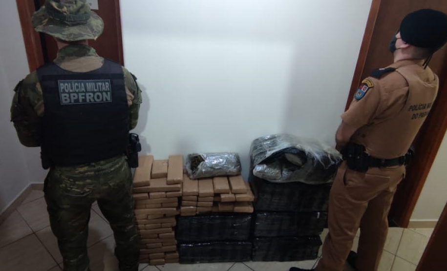 Policiais apreendem carro carregado com mais de 190 quilos de maconha durante a Operação Hórus no Noroeste do estado