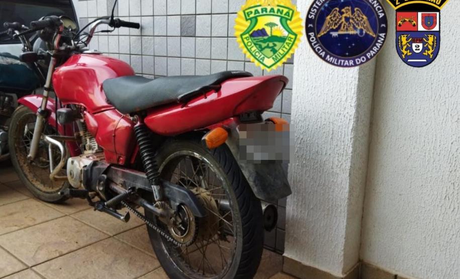 Na região do Norte Pioneiro, policiais militares e civis encaminham suspeito de furto e apreendem duas motocicletas, em ações distintas