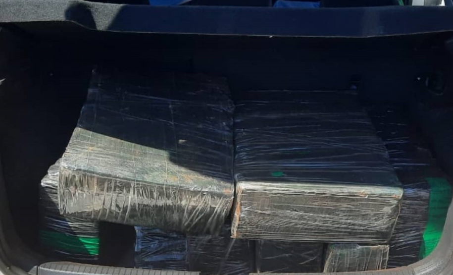 Mais de 400 quilos de maconha e pneus contrabandeados são apreendidos pelo BPRv no Interior do estado