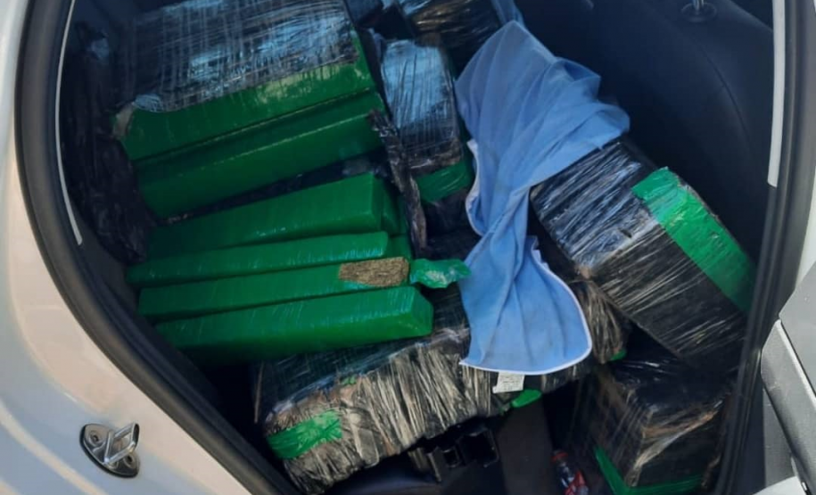 Mais de 400 quilos de maconha e pneus contrabandeados são apreendidos pelo BPRv no Interior do estado