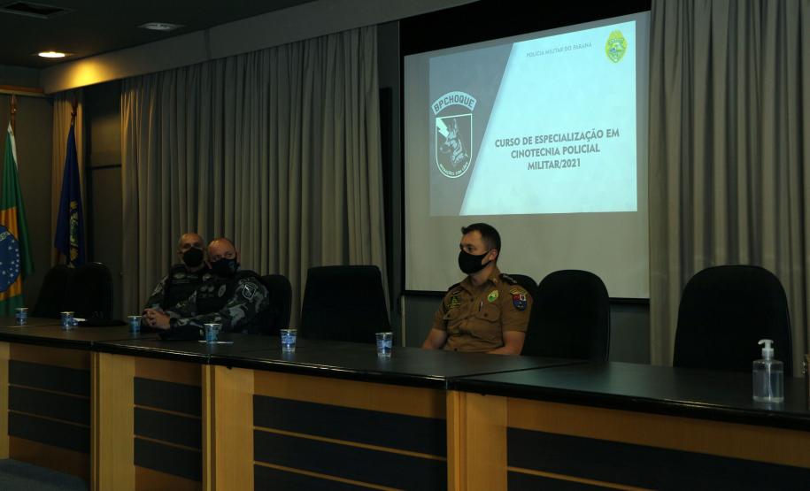PM inicia V Curso de Especialização em Cinotecnia para oficiais e praças com aula inaugural sobre certificação de cães