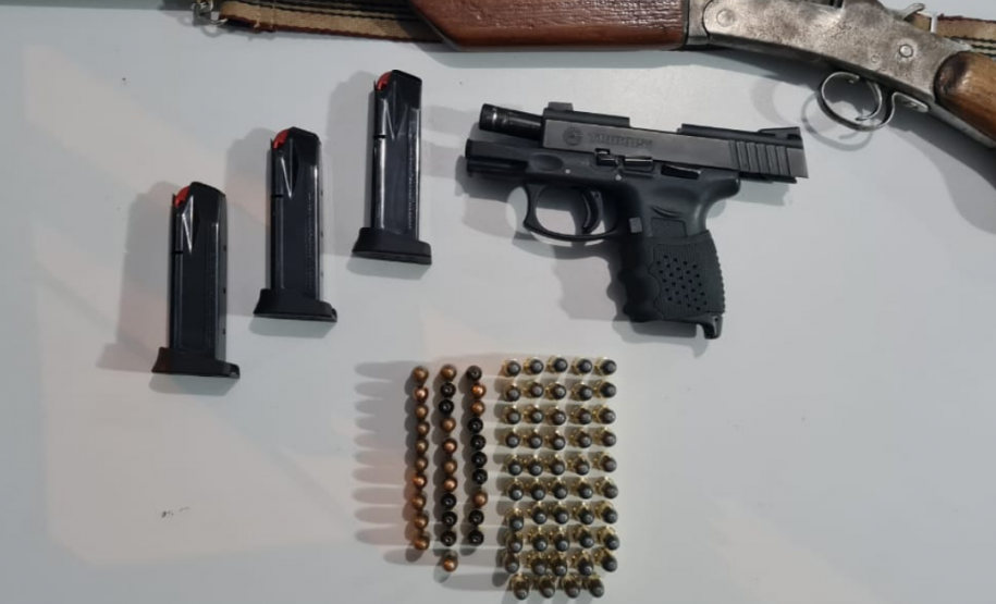 Veículos com produtos contrabandeados e armas de fogo são abordados pelo BPRv no Interior do estado