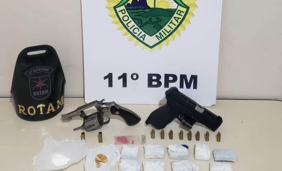 PM prende quatro pessoas e apreende duas armas de fogo e drogas em Campo Mourão (PR)