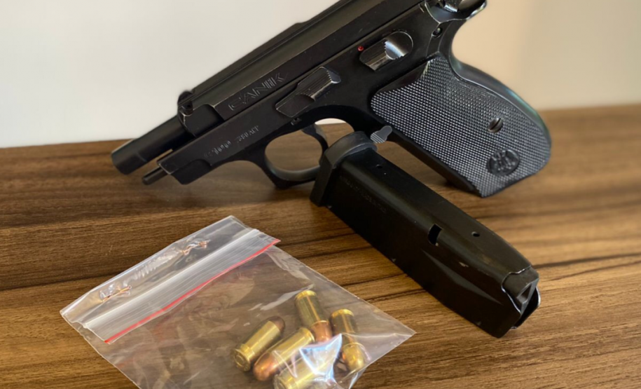 Veículos com produtos contrabandeados e armas de fogo são abordados pelo BPRv no Interior do estado