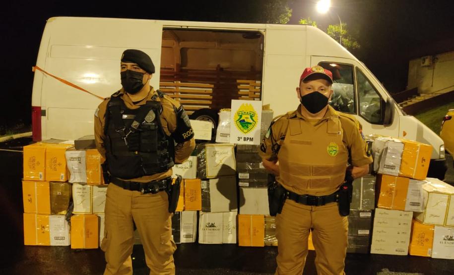 Em Pato Branco (PR), PM apreende 147 caixas de vinho contrabandeadas e encaminha três suspeitos
