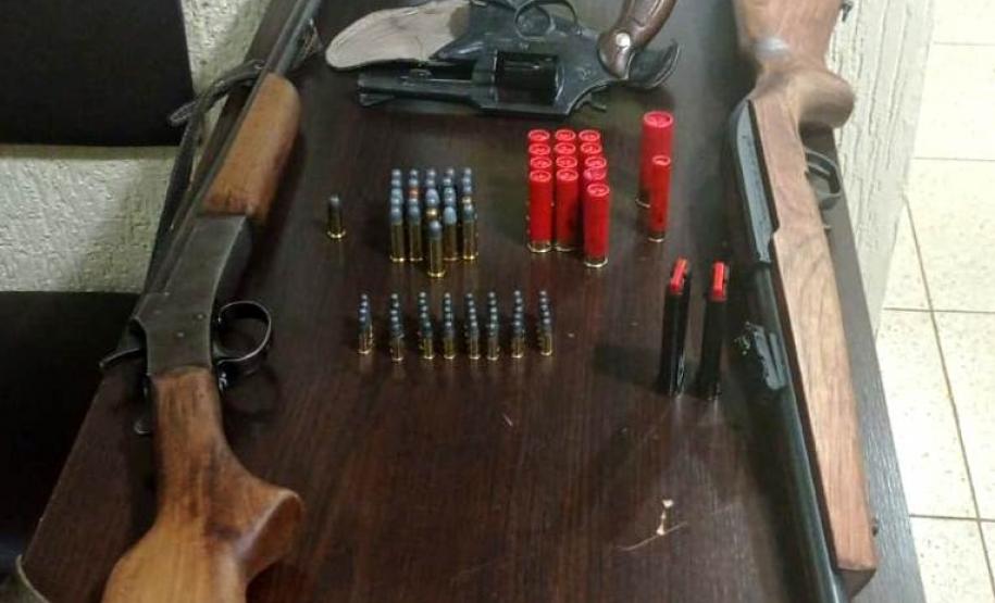 PM prende dois homens e apreende três armas de fogo e crack no Sudoeste do estado