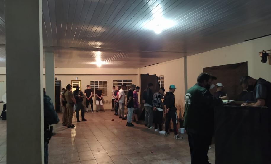 AIFU flagra mais de 1,6 mil pessoas em estabelecimentos comerciais e aplica mais de R$ 60 mil em multas em Curitiba