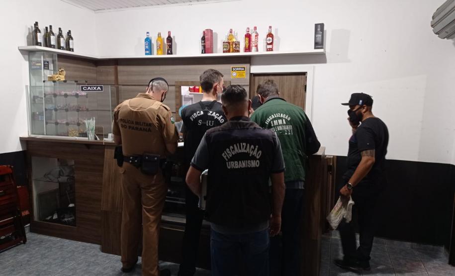 AIFU flagra mais de 1,6 mil pessoas em estabelecimentos comerciais e aplica mais de R$ 60 mil em multas em Curitiba