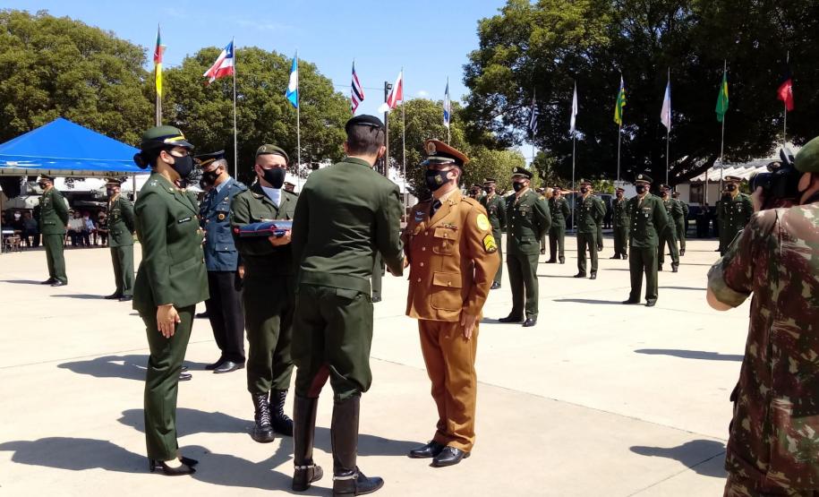 Sargento da PM do Paraná conclui curso de Adjunto de Comando da Escola de Aperfeiçoamento de Sargentos das Armas do Exército