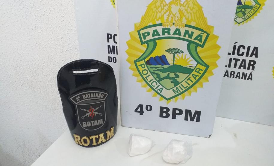 Em Maringá (PR), PM encaminha três pessoas e apreende 158 pedras de crack e 100 gramas de cocaína