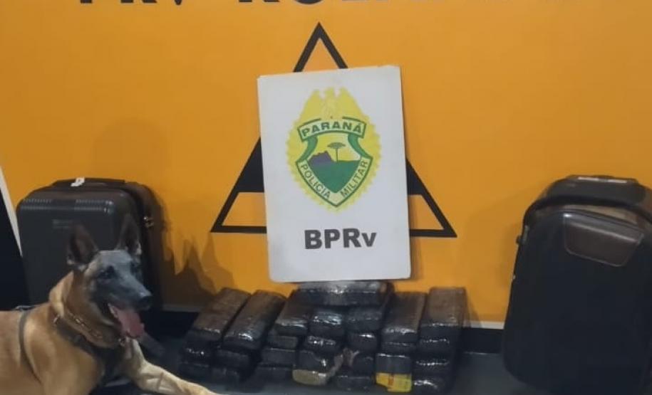 Em ocorrências separadas, policiais rodoviários apreendem maconha e bebidas contrabandeadas no interior do estado