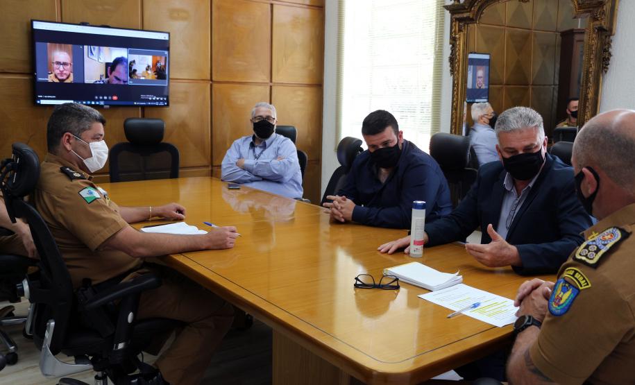 Comandante-Geral da PM recebe prefeito de Ribeirão Claro (PR) em Curitiba
