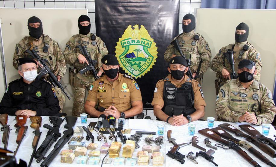 PM cumpre 41 mandados e apreende armas e carros de luxo na RMC e Litoral
