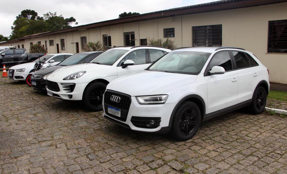 PM cumpre 41 mandados e apreende armas e carros de luxo na RMC e Litoral