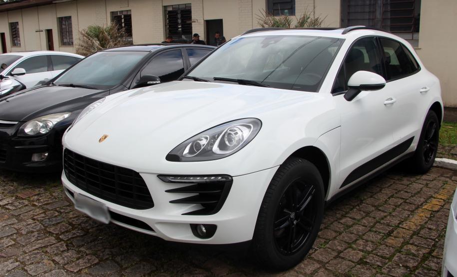 PM cumpre 41 mandados e apreende armas e carros de luxo na RMC e Litoral