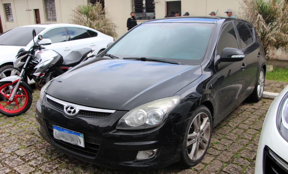 PM cumpre 41 mandados e apreende armas e carros de luxo na RMC e Litoral