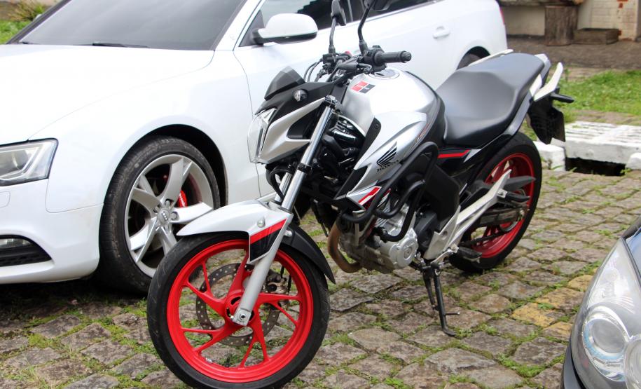 PM cumpre 41 mandados e apreende armas e carros de luxo na RMC e Litoral