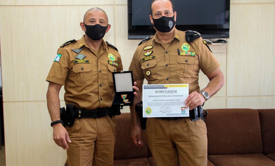 Alto-Comando da Polícia Militar recebe Medalha Sentinelas do Sudoeste