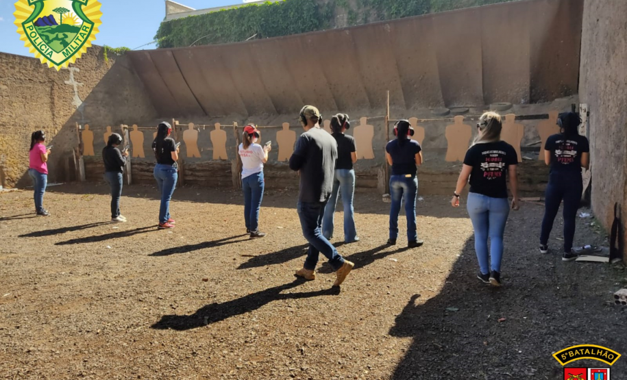 Policiais militares recebem instrução em alusão do Outubro Rosa em Londrina (PR)