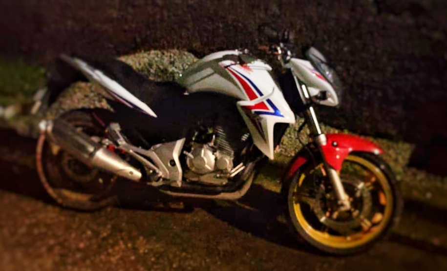 Em situações distintas, policiais militares prendem dois homens por tráfico de drogas e furto no Litoral do estado