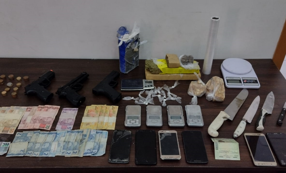 BPChoque apreende drogas e dinheiro em Fazenda Rio Grande, na RMC; dois foram presos