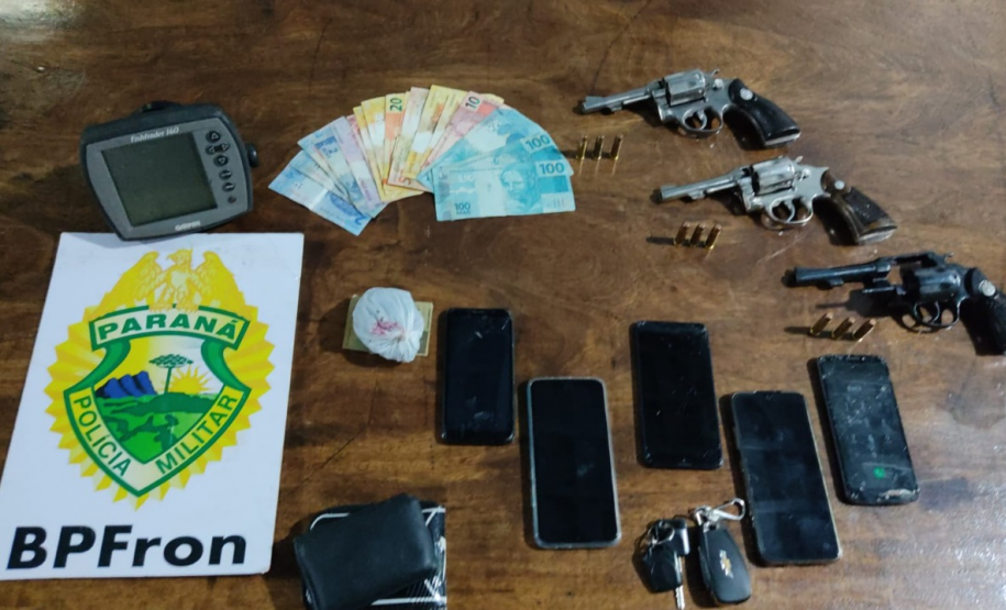 BPFRON recupera dois carros e apreende três armas de fogo em Guaíra, no Oeste do estado