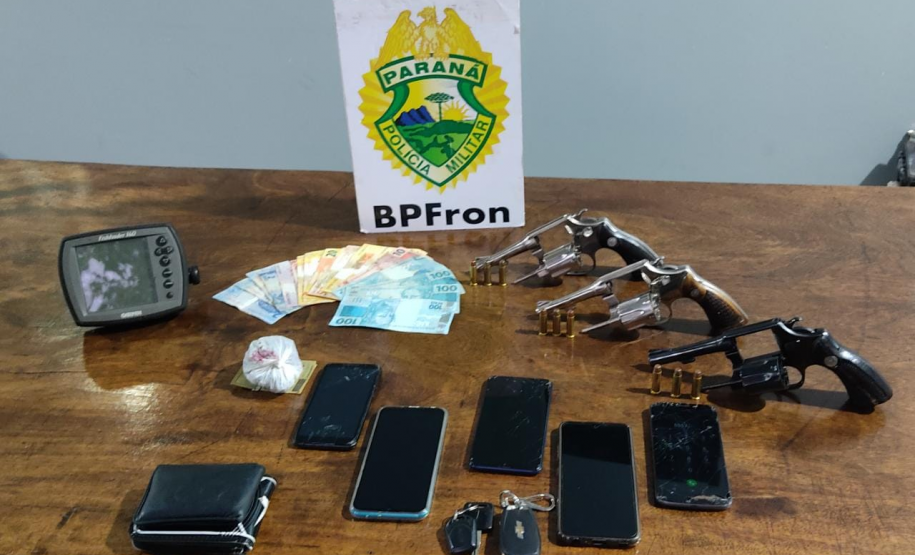 BPFRON recupera dois carros e apreende três armas de fogo em Guaíra, no Oeste do estado