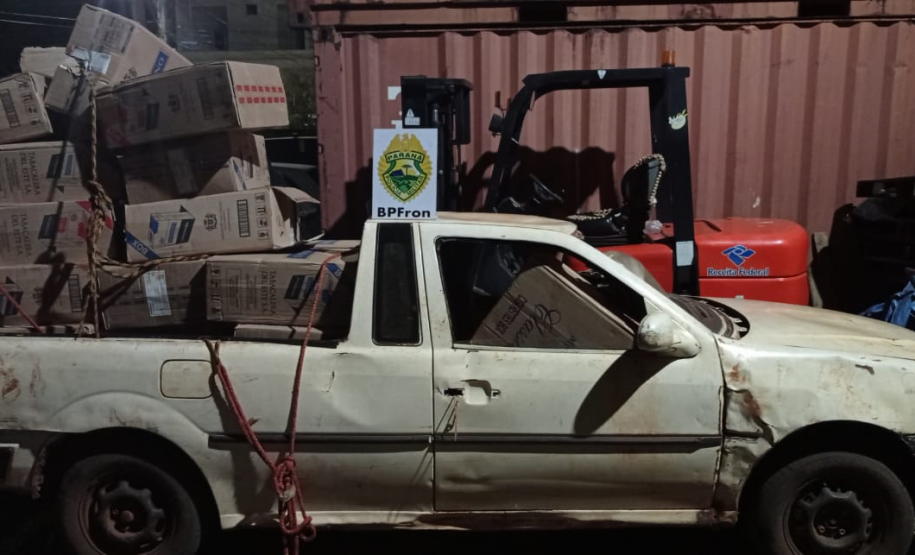Policiais do BPFRON apreendem quatro carros, cigarros e pneus contrabandeados no Oeste do estado