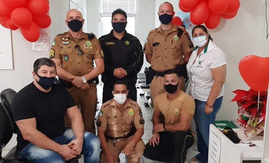Policiais militares do 2º BPM participam de campanha de doação de sangue em Jacarezinho